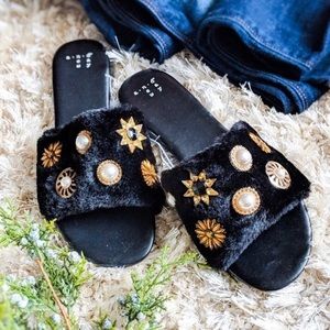 NWT a new day faux black fur slides size 5 1/2